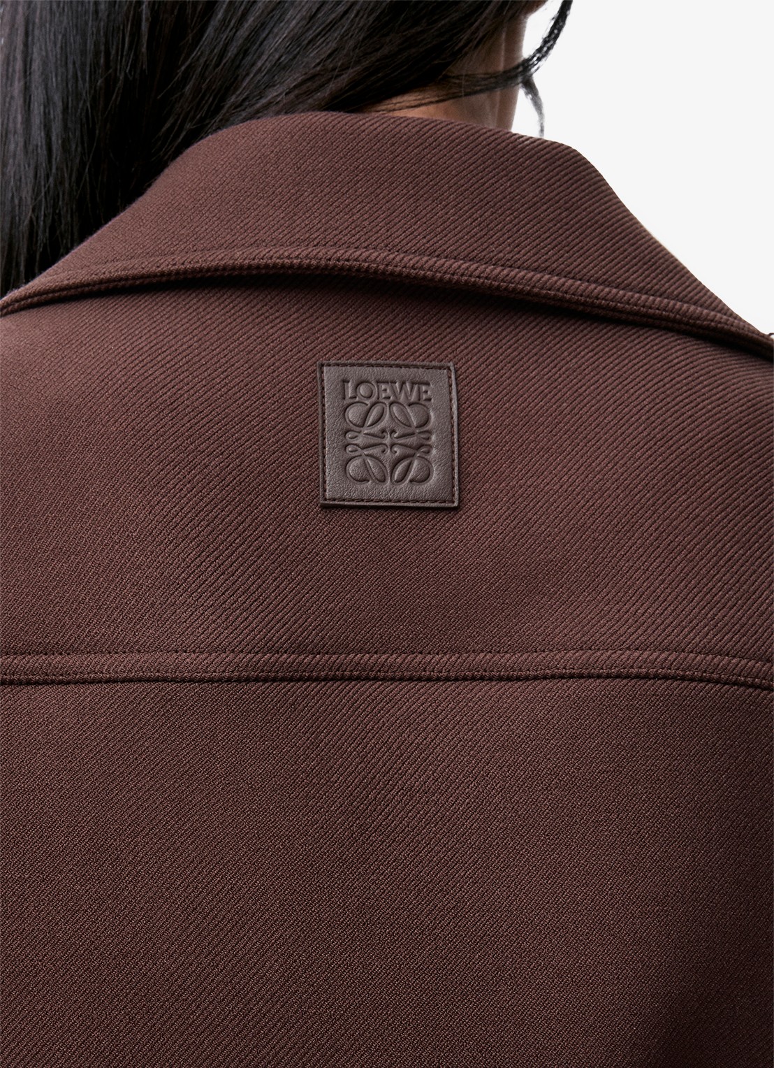 LOEWE Cropped jack in wolblend met klepzakken - detail 5 donkerbruin