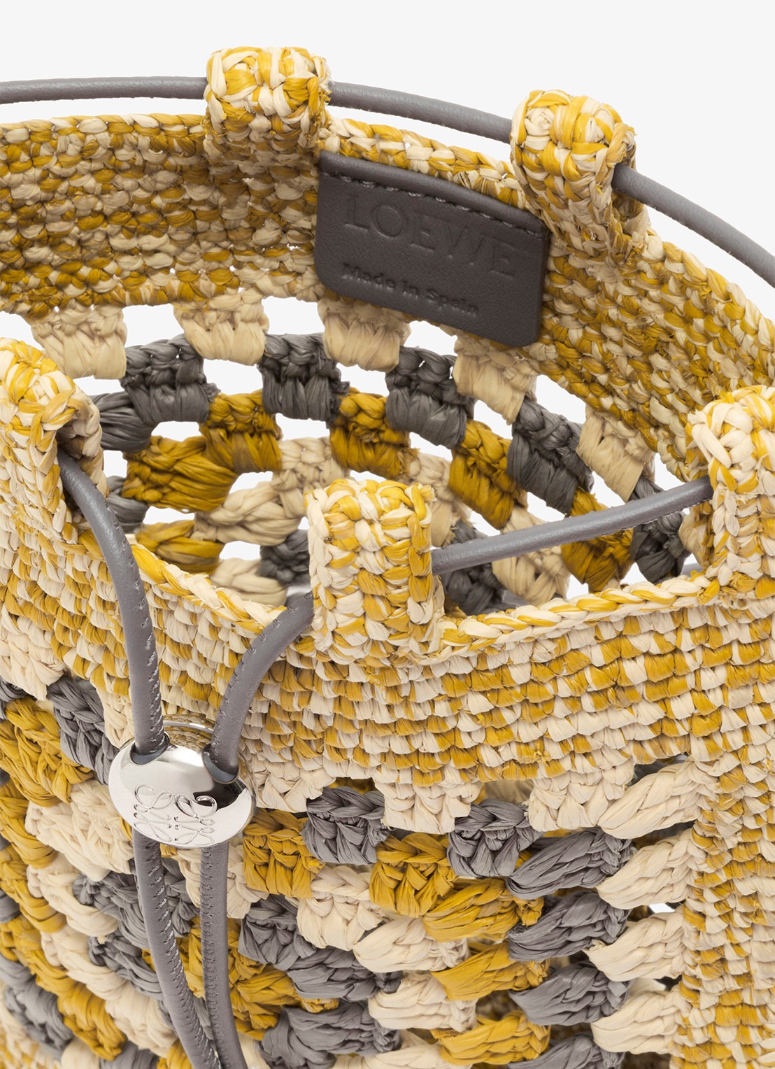 LOEWE Crossbodytas van raffia met logo - detail 2 mosterd