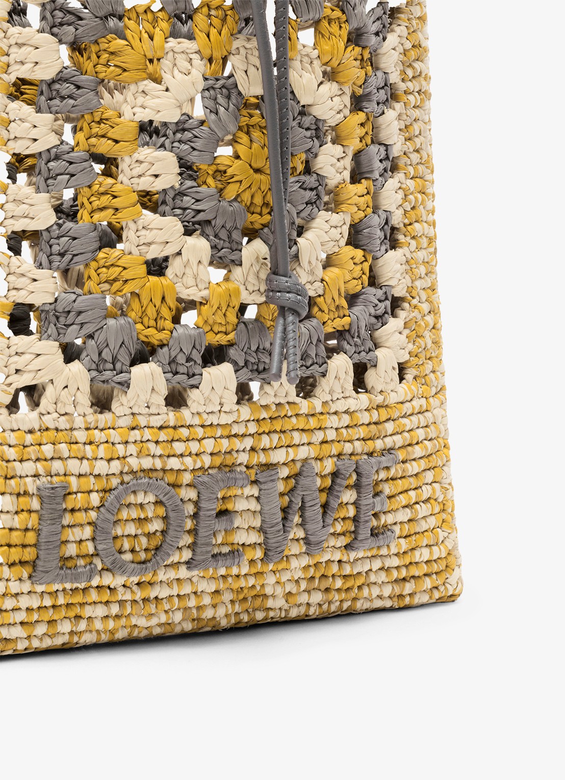 LOEWE Crossbodytas van raffia met logo - detail 3 mosterd