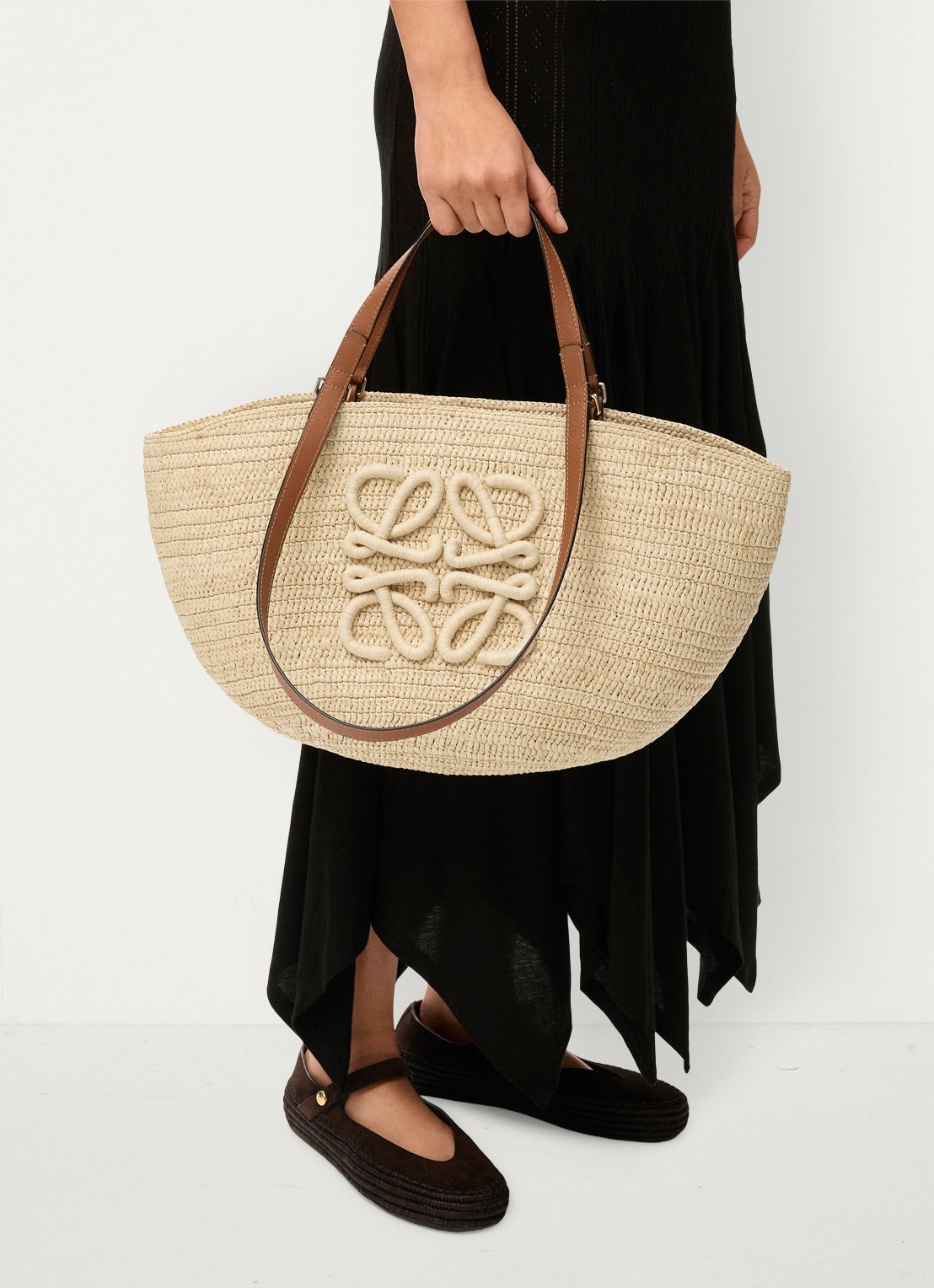 LOEWE Eclipse Medium shopper van raffia met logo - voorkant 8 beige