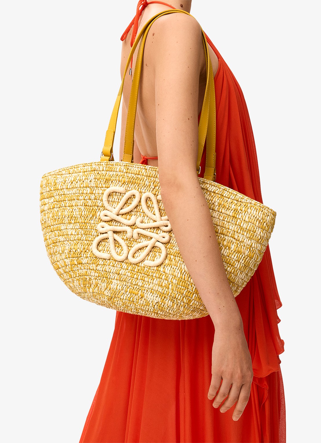 LOEWE Eclipse Medium shopper van raffia met logo - voorkant 2 mosterd