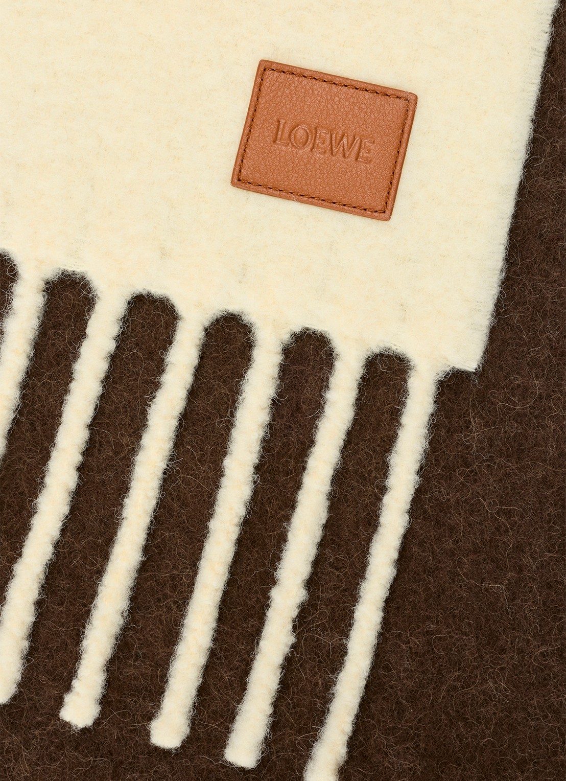 LOEWE Fijngebreide sjaal in alpaca wolblend 176 x 23 cm - detail bruin