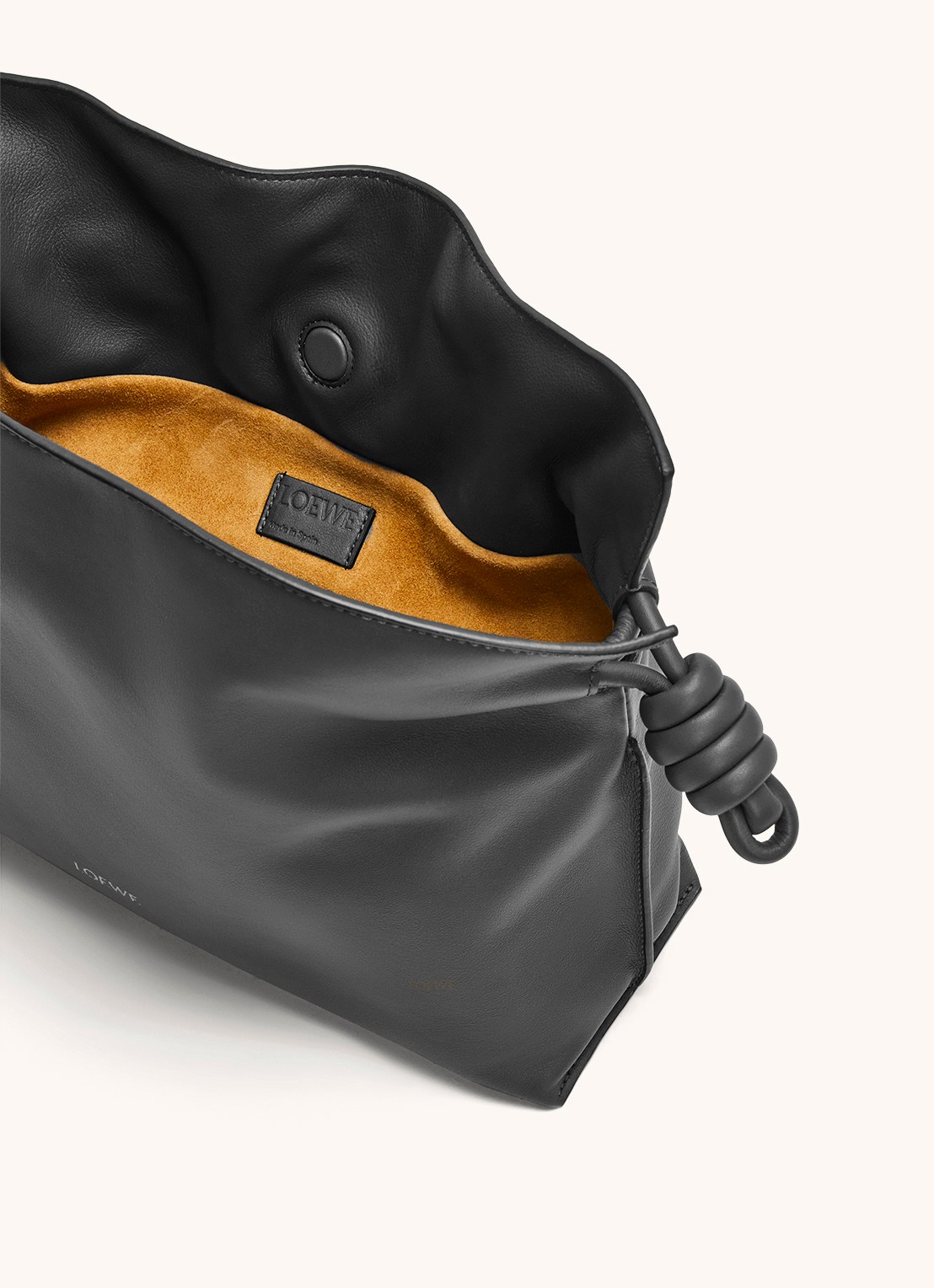LOEWE Flamenco clutch van kalfsleer - detail 3 zwart
