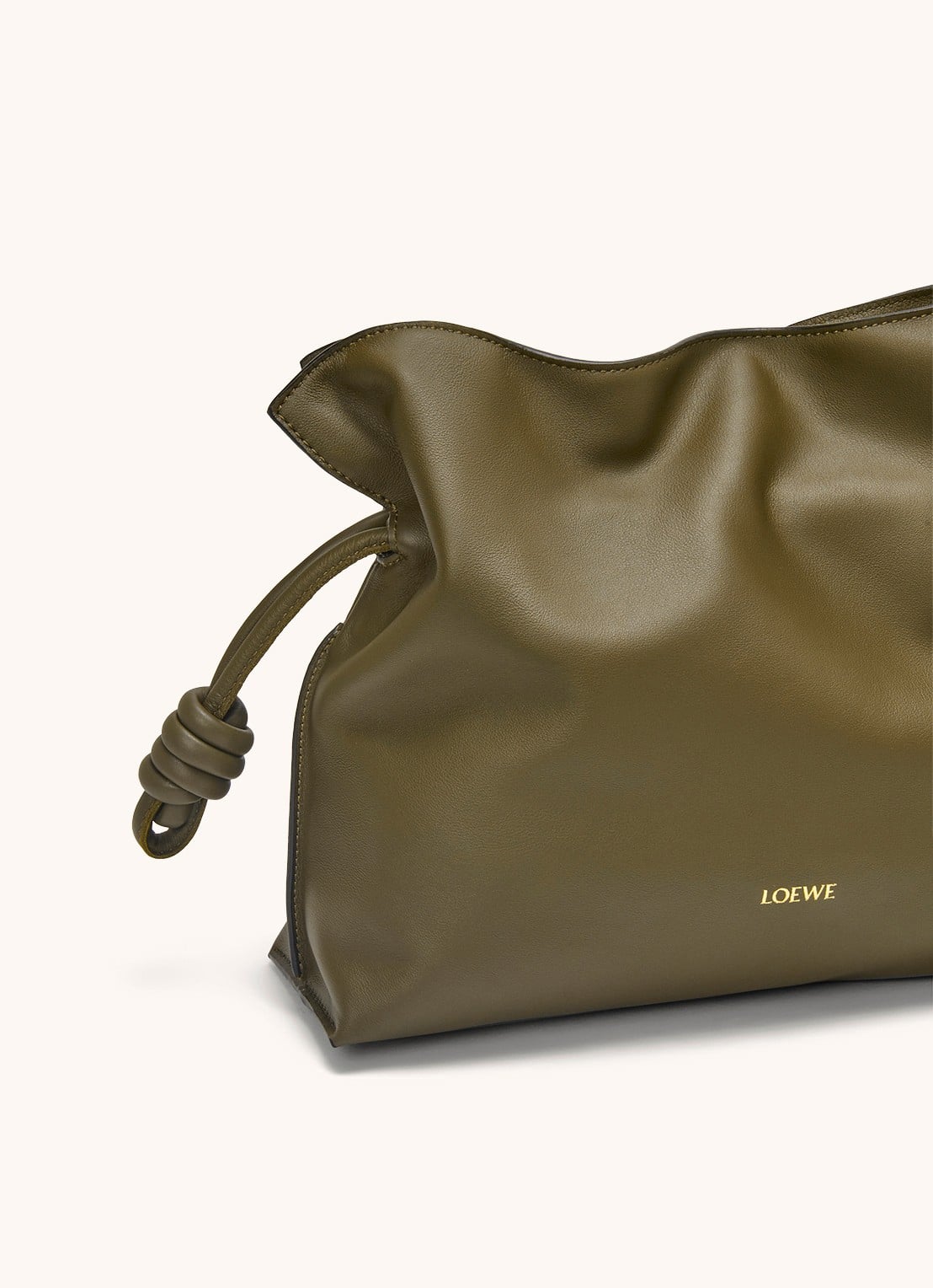 LOEWE Flamenco clutch van kalfsleer - detail 3 olijfgroen
