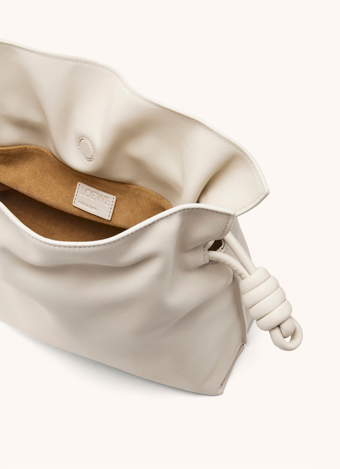 LOEWE Flamenco clutch van kalfsleer - detail 4 beige
