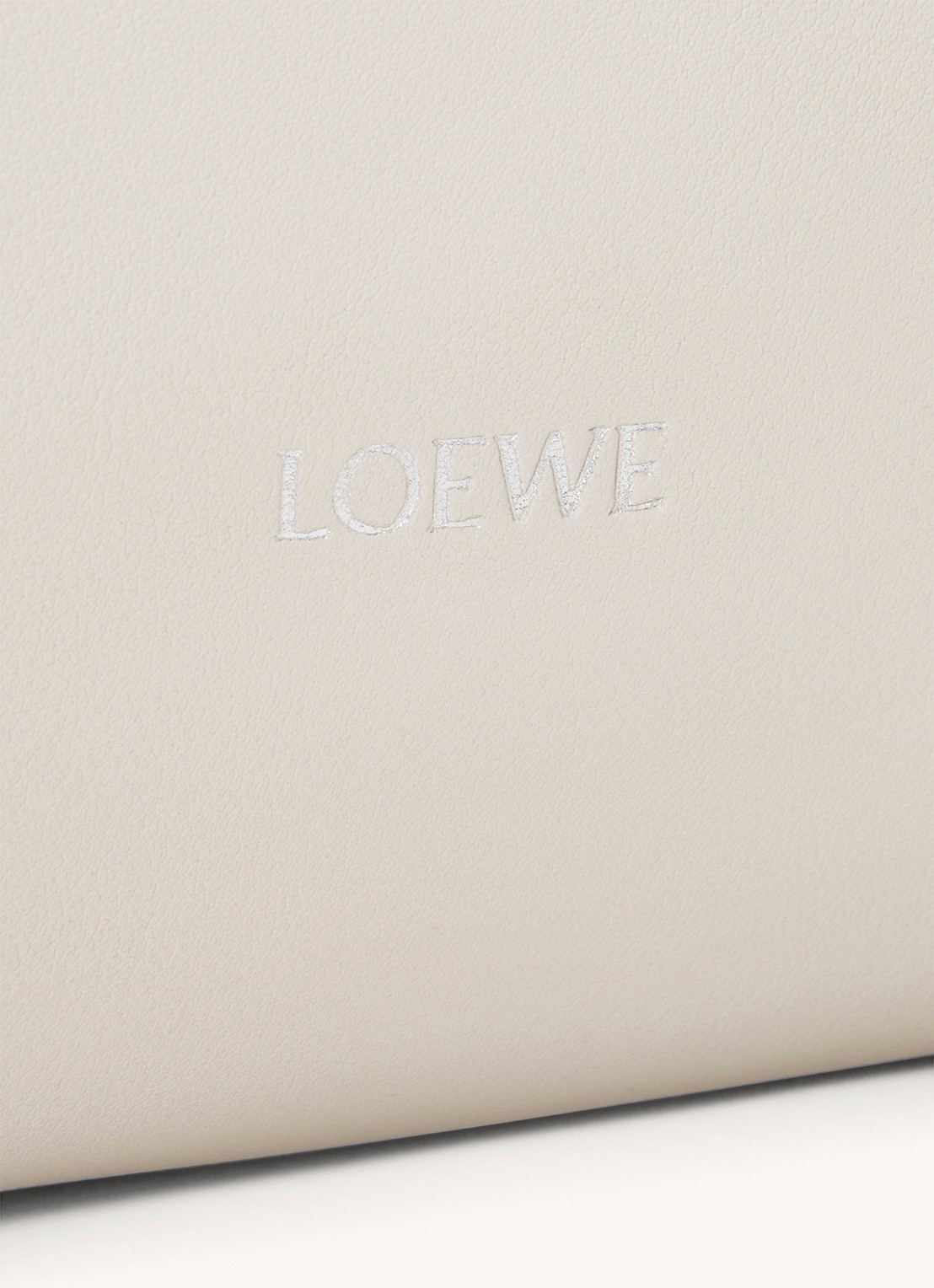 LOEWE Flamenco clutch van kalfsleer - detail 5 beige
