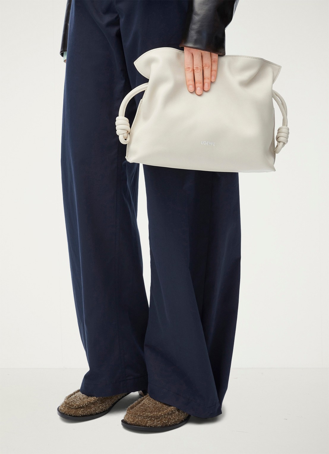 LOEWE Flamenco clutch van kalfsleer - voorkant 8 beige