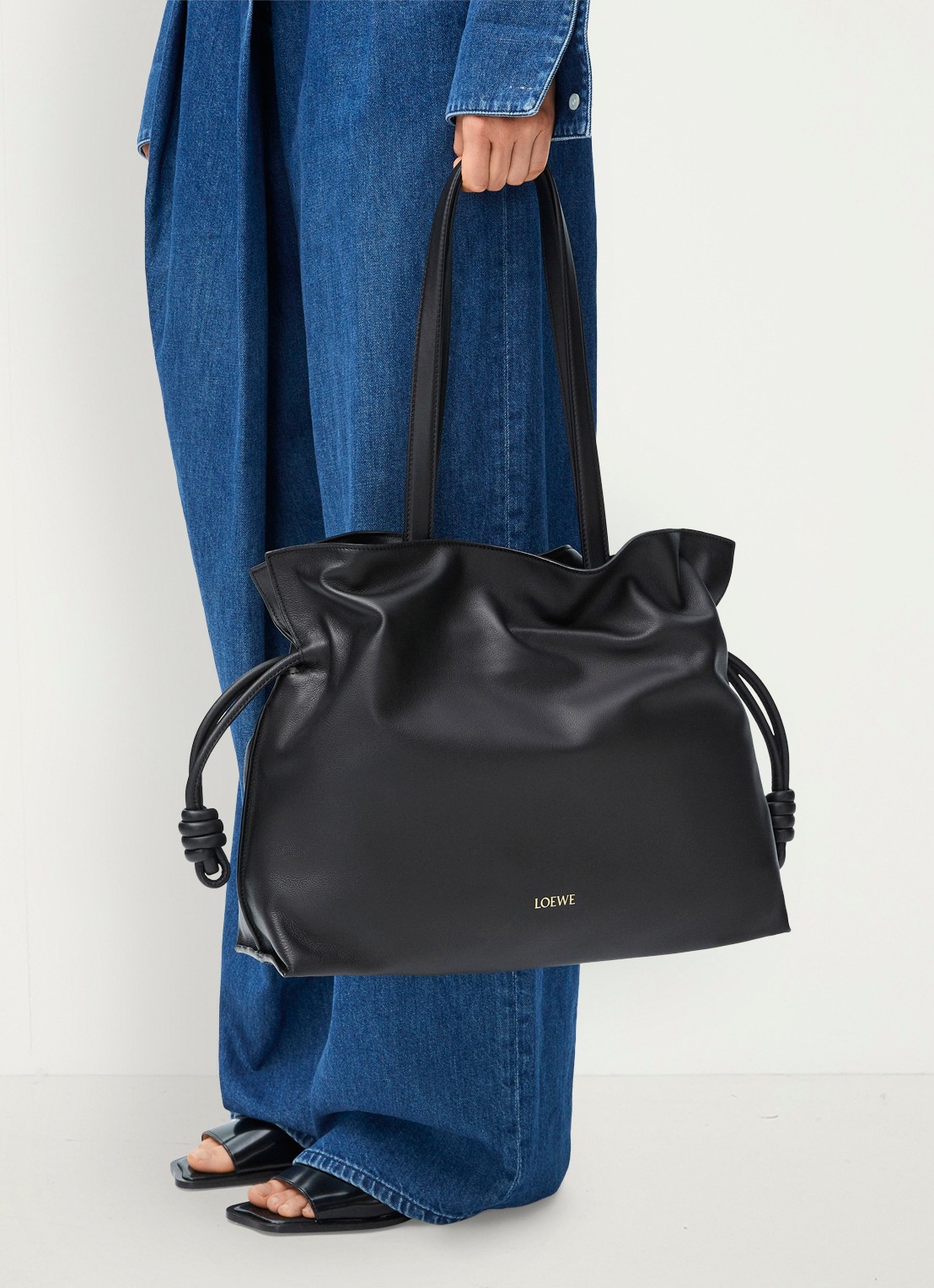 LOEWE Flamenco Large clutch van kalfsleer - detail 5 zwart