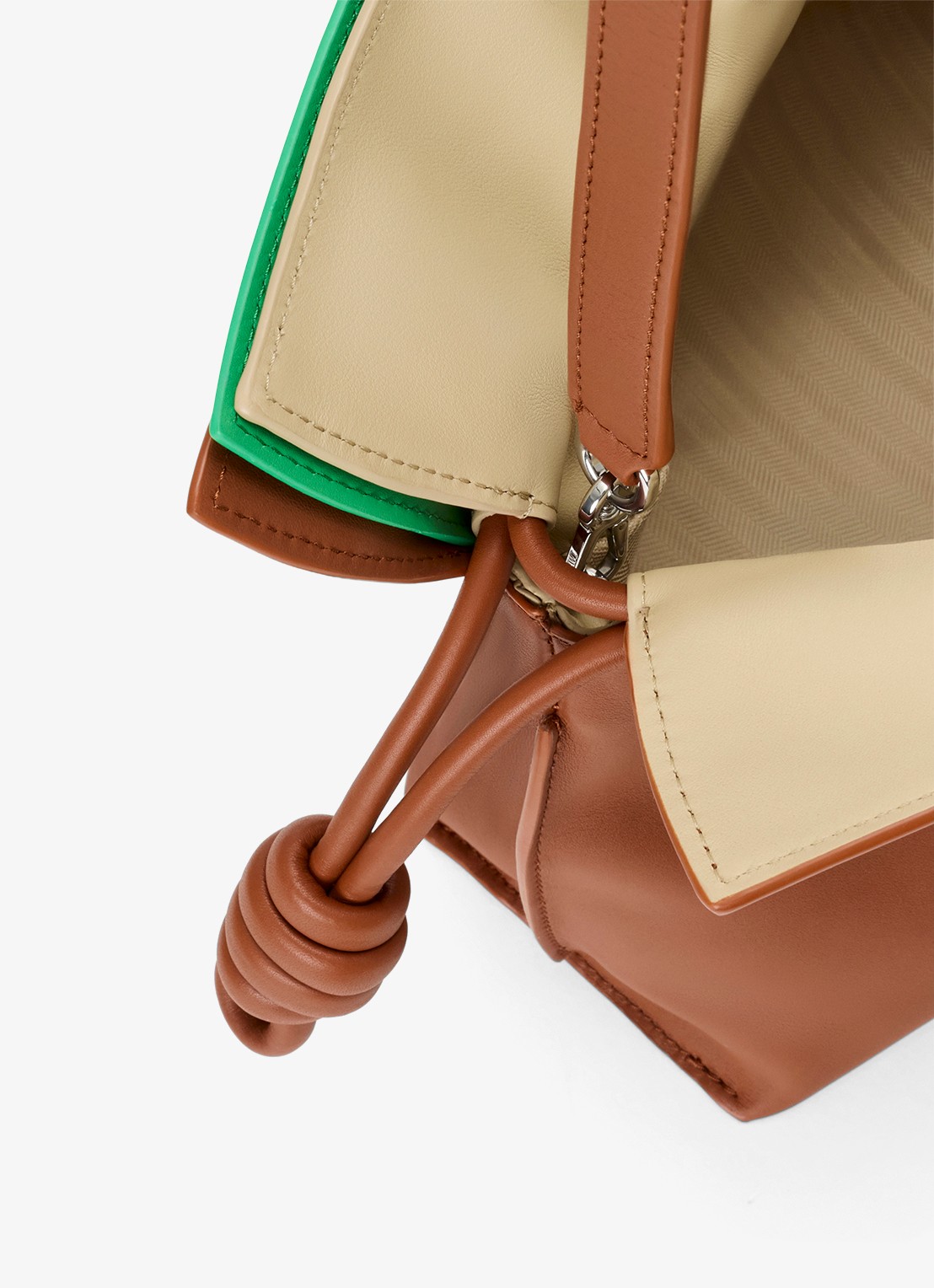 LOEWE Flamenco Layers Medium clutch van kalfsleer - detail 5 bruin