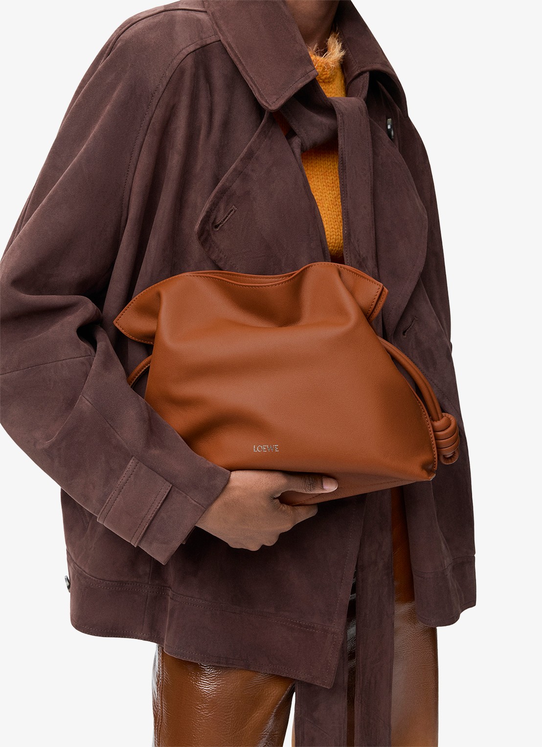 LOEWE Flamenco Medium clutch van kalfsleer - voorkant 7 bruin