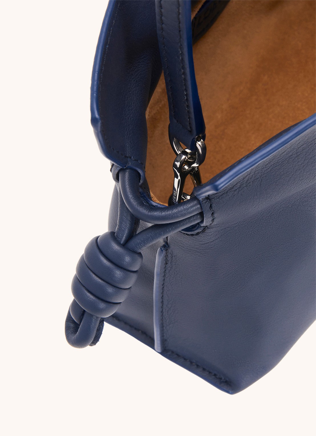 LOEWE Flamenco Mini clutch van kalfsleer - detail 4 donkerblauw