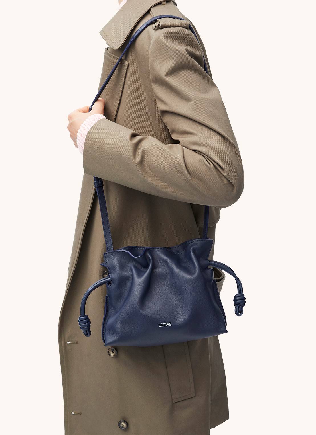 LOEWE Flamenco Mini clutch van kalfsleer - detail 5 donkerblauw