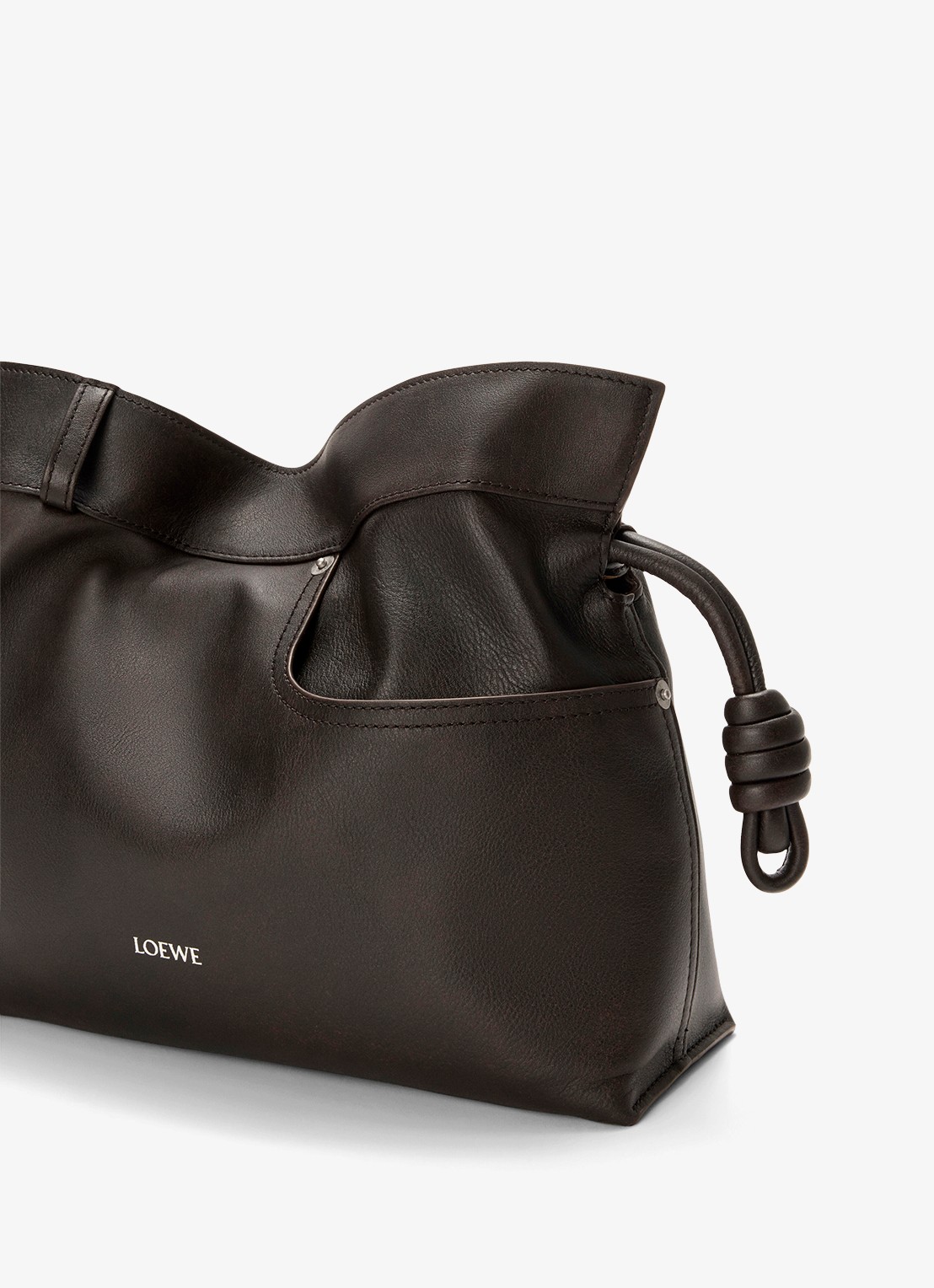 LOEWE Flamenco Panta M clutch van kalfsleer - detail 7 donkerbruin