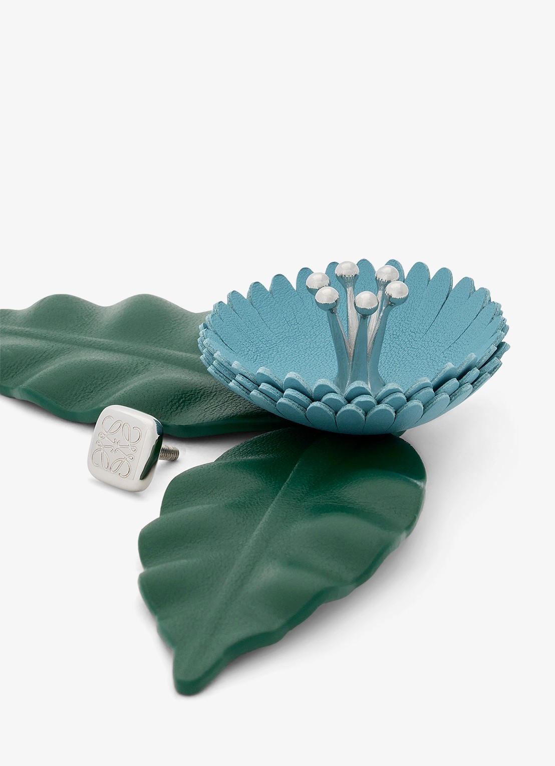 LOEWE Flower Pistil tasbedel van kalfsleer - detail blauw