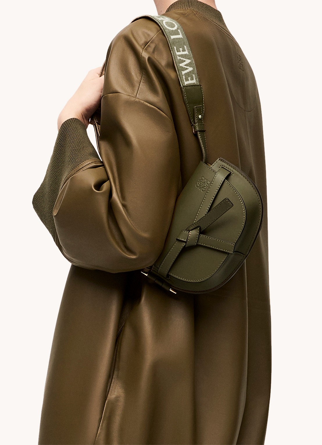 LOEWE Gate Dual heuptas van kalfsleer - voorkant 3 olijfgroen