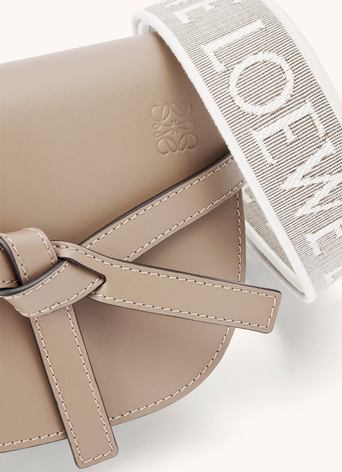 LOEWE Gate Dual heuptas van kalfsleer - detail 5 beige