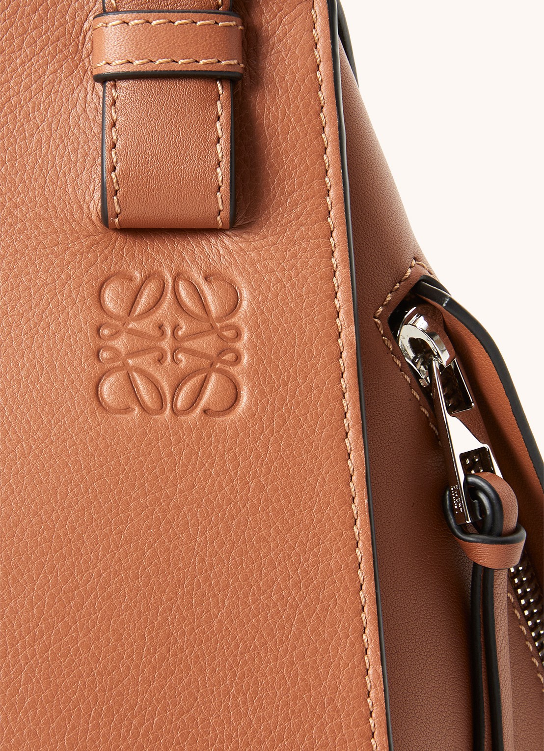 LOEWE Hammock handtas van kalfsleer - detail 8 camel