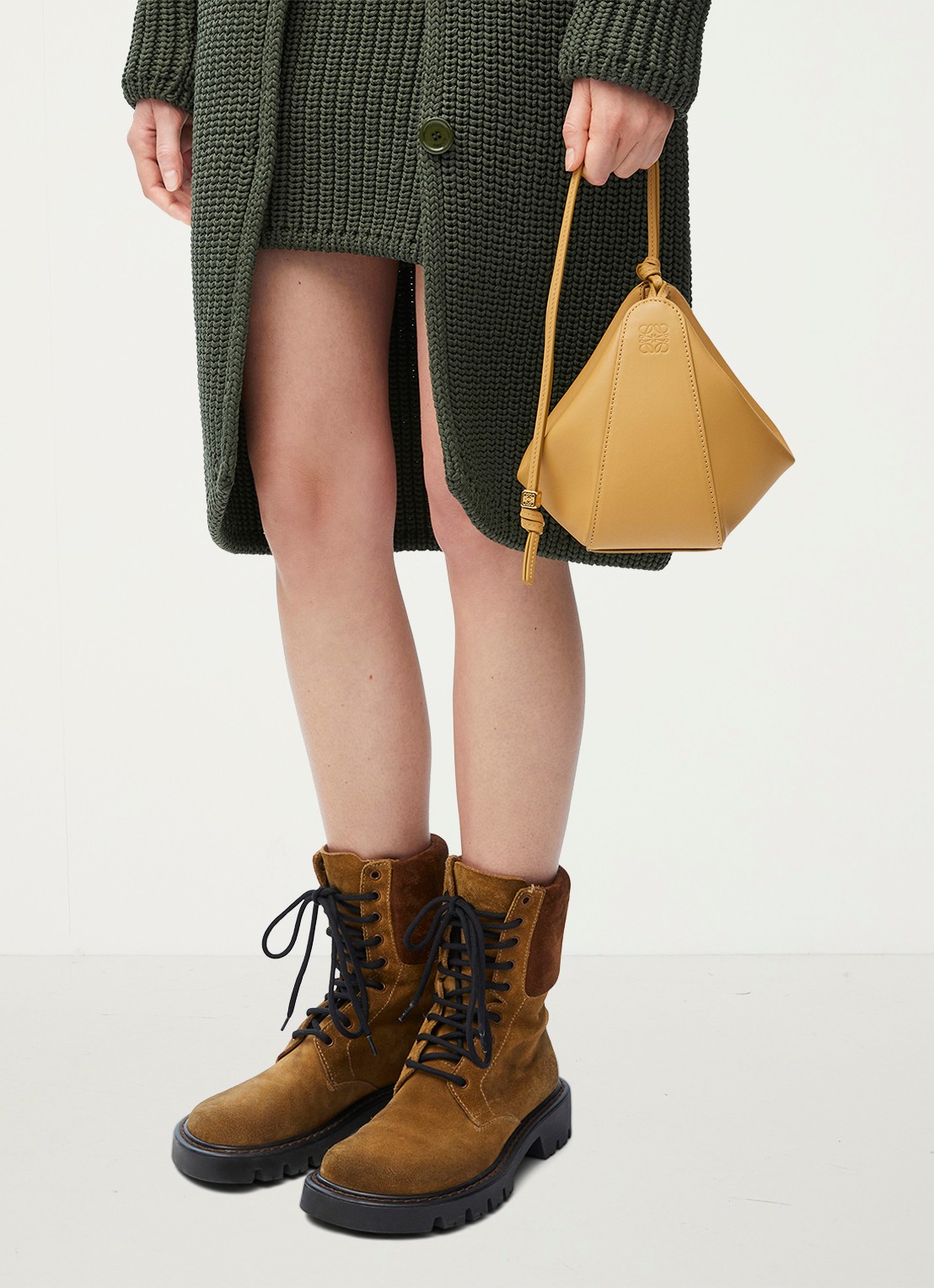 LOEWE Hammock Hobo schoudertas van kalfsleer - detail 6 okergeel