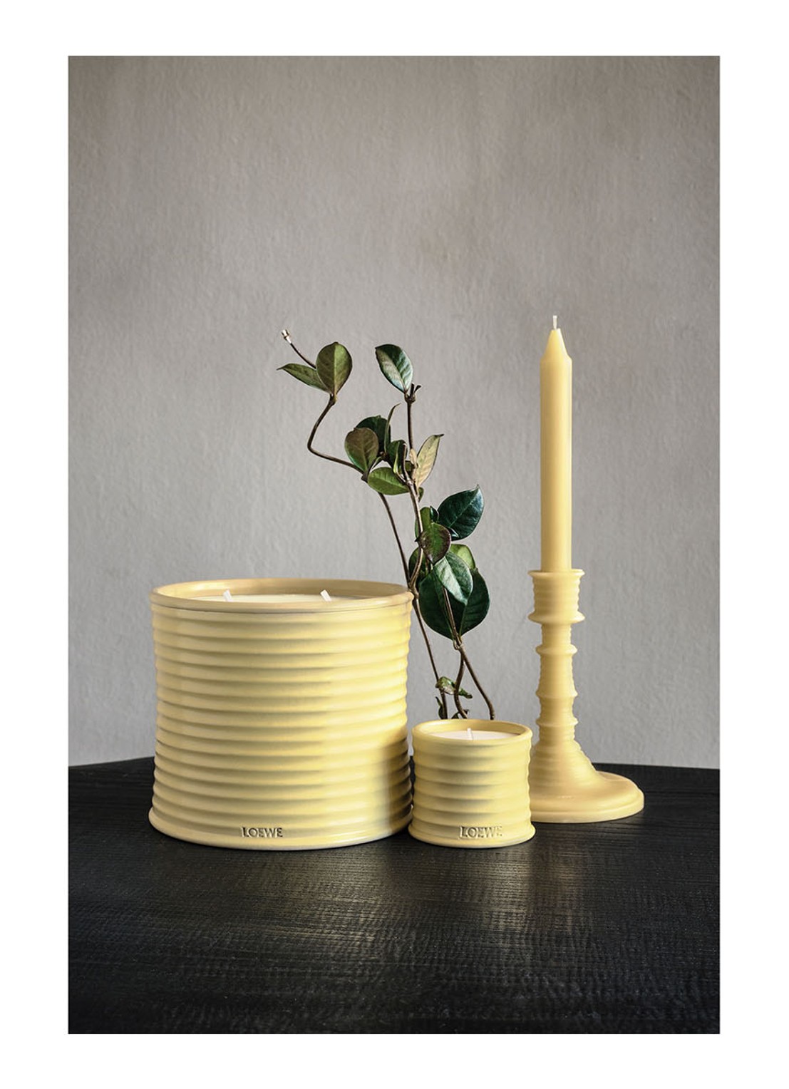 LOEWE Honeysuckle Wax Candle - geurkaars kandelaar 330 gram - detail 6 undefined