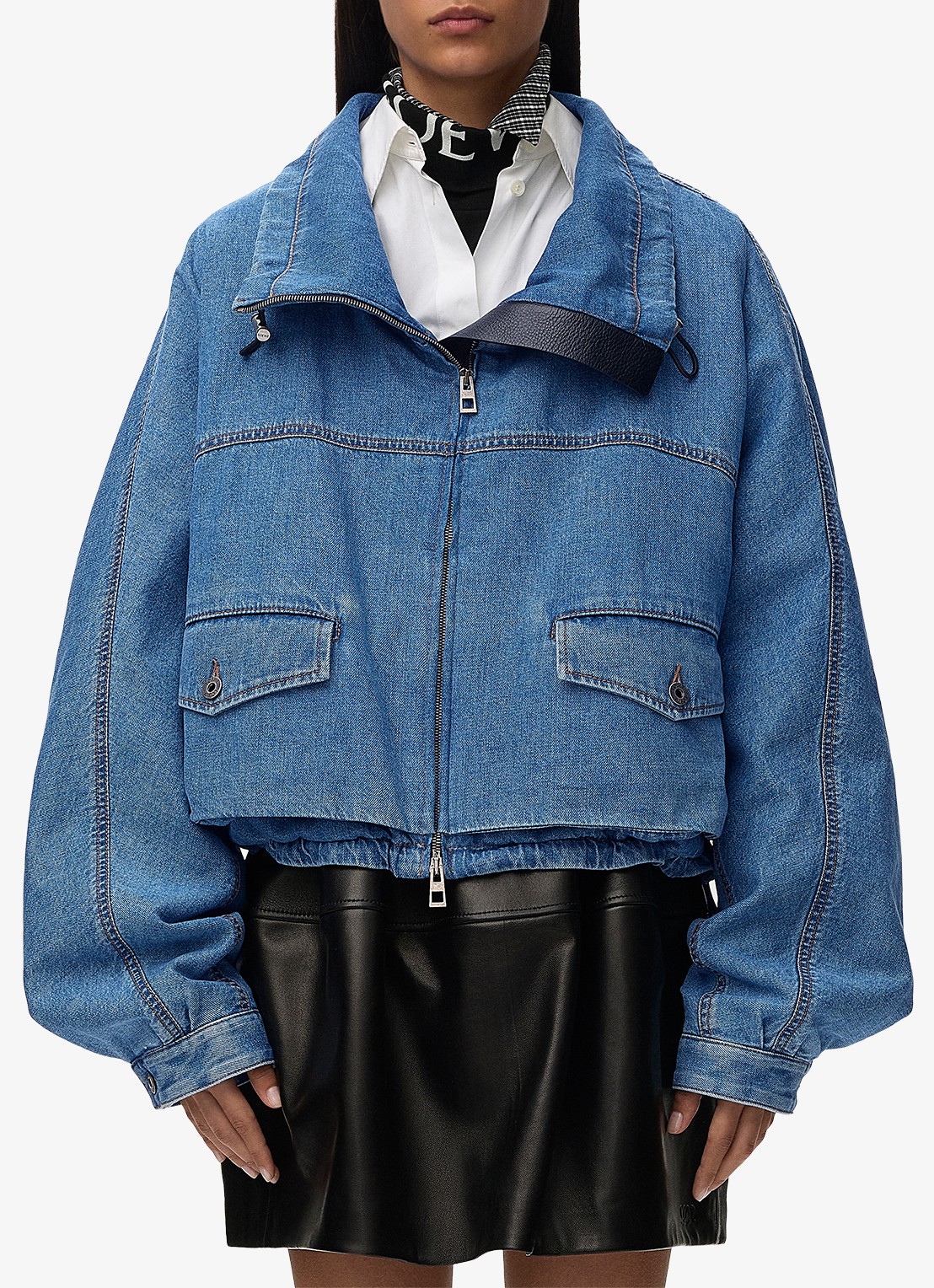 LOEWE Jack van denim met opstaande kraag - detail indigo
