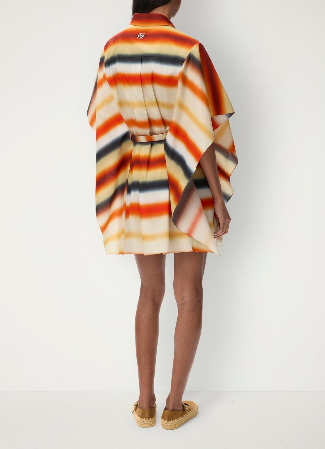 LOEWE Kaftan met streepprint en strikceintuur - achterkant oranje