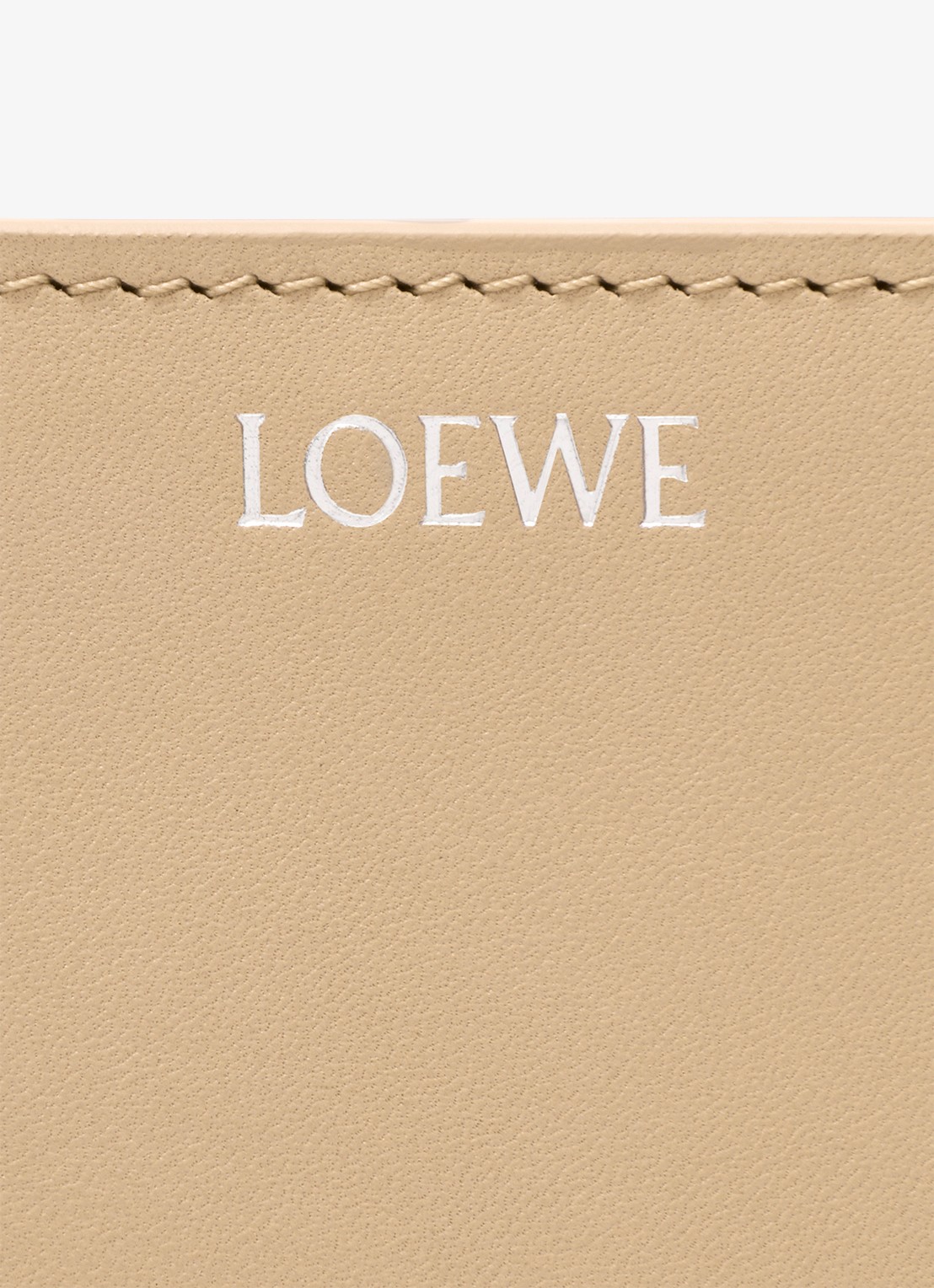 LOEWE Knot Compact portemonnee van kalfsleer - detail 4 beige