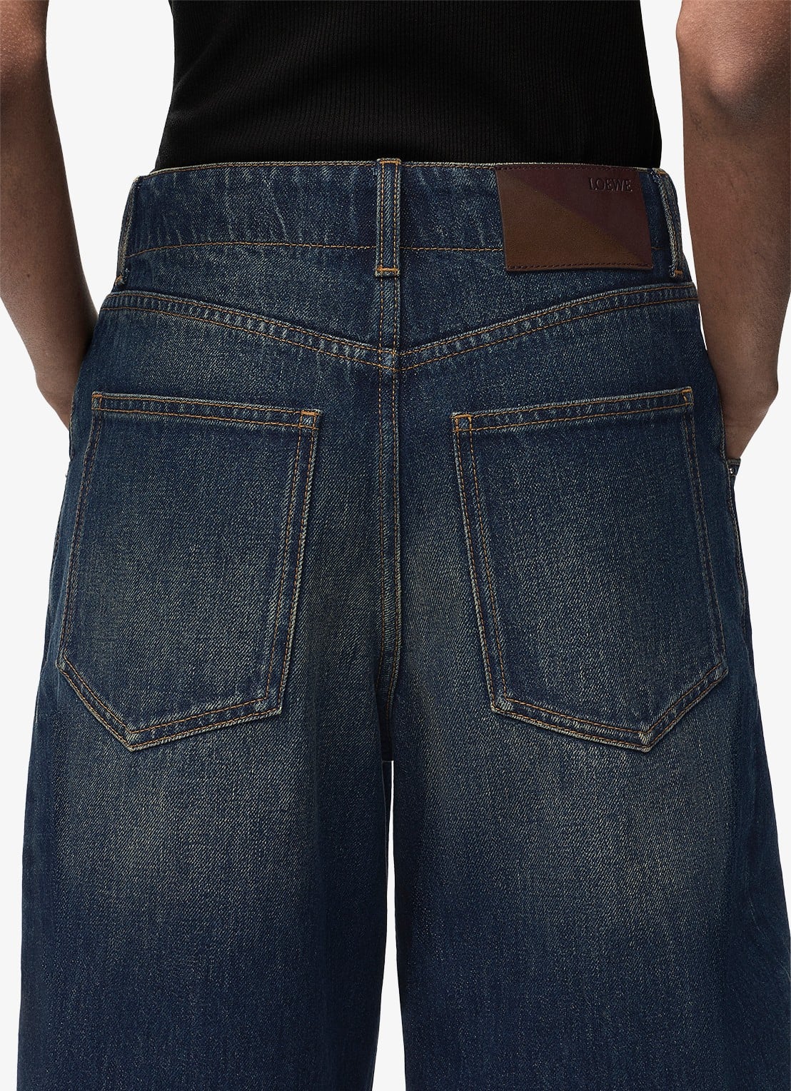 LOEWE Mid waist balloon jeans met donkere wassing - detail 3 donkerblauw