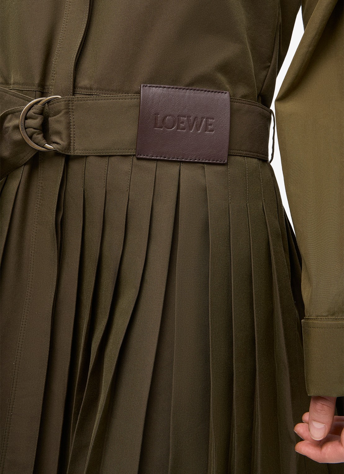 LOEWE Mini blousejurk met ceintuur en plissé - detail 5 khaki