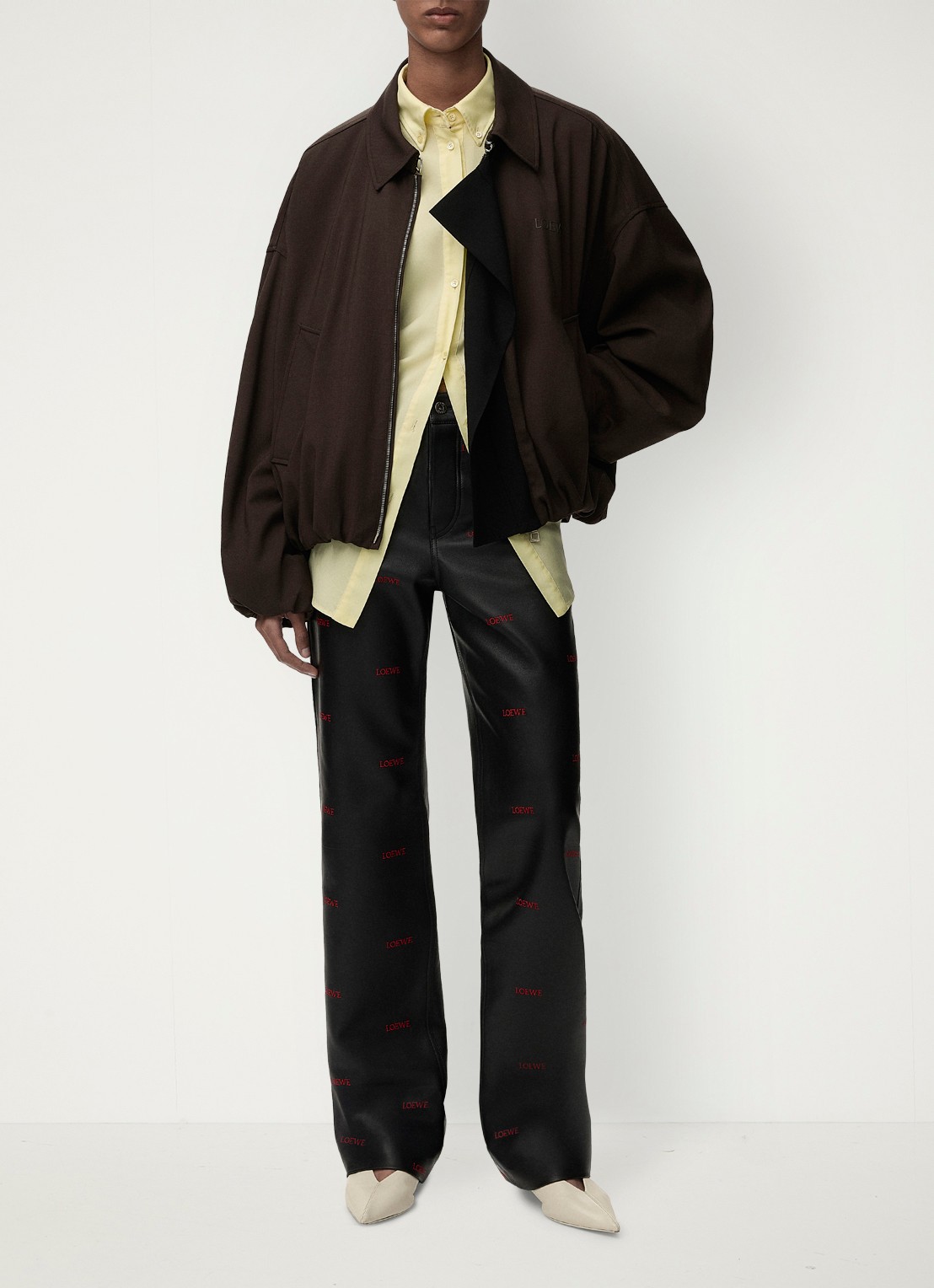 LOEWE Oversized jack in wolblend met steekzakken en logoborduring - voorkant 5 bruin