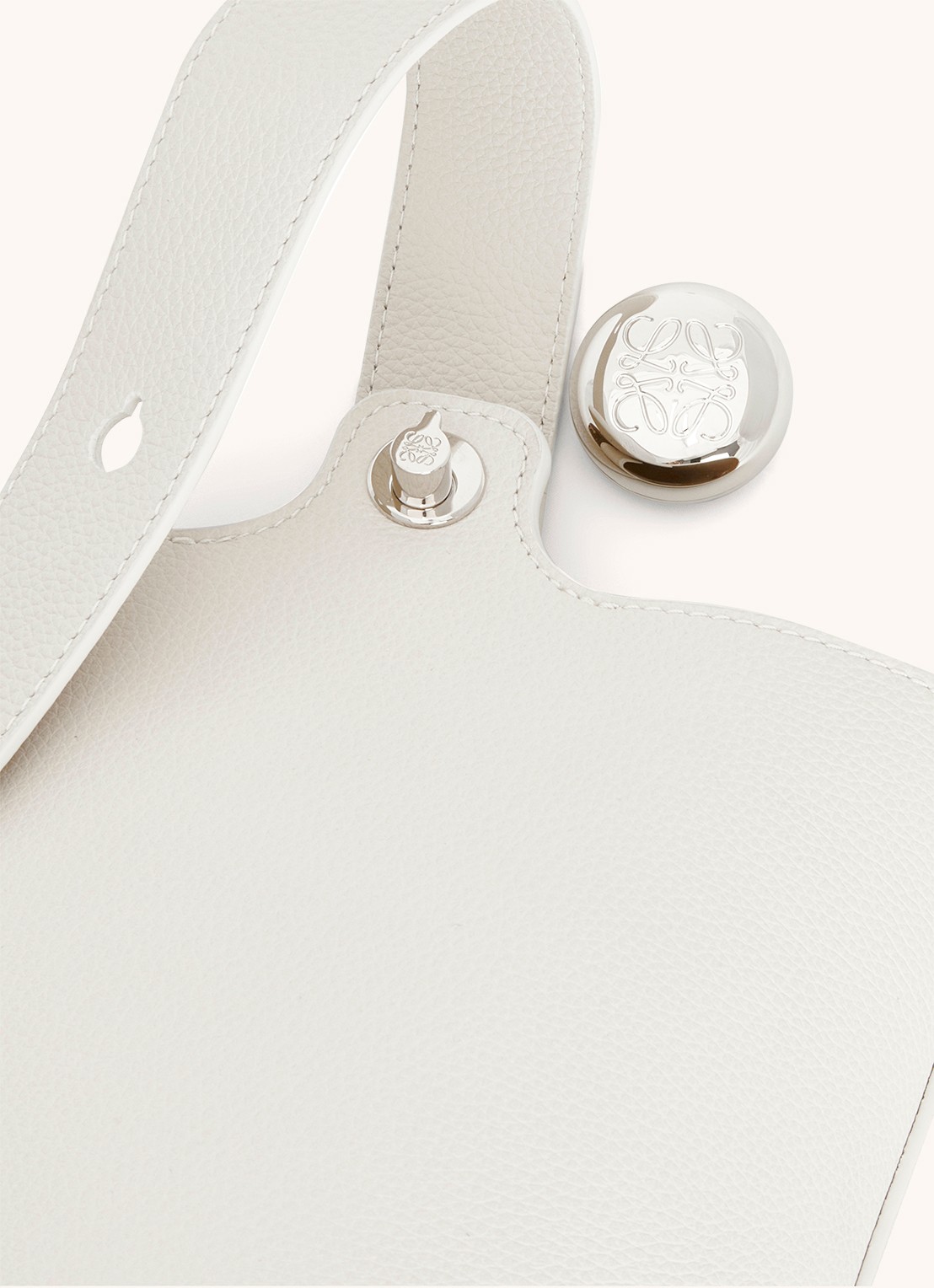 LOEWE Pebble Bucket Mini crossbodytas van kalfsleer - detail 7 wit