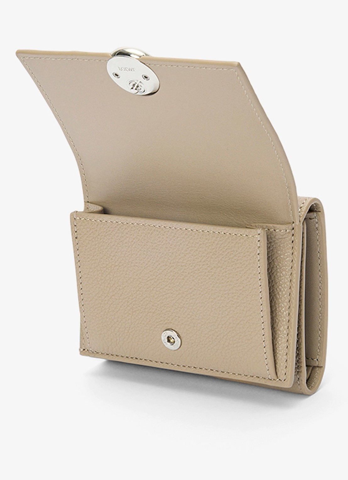 LOEWE Pebble portemonnee van kalfsleer - detail zand