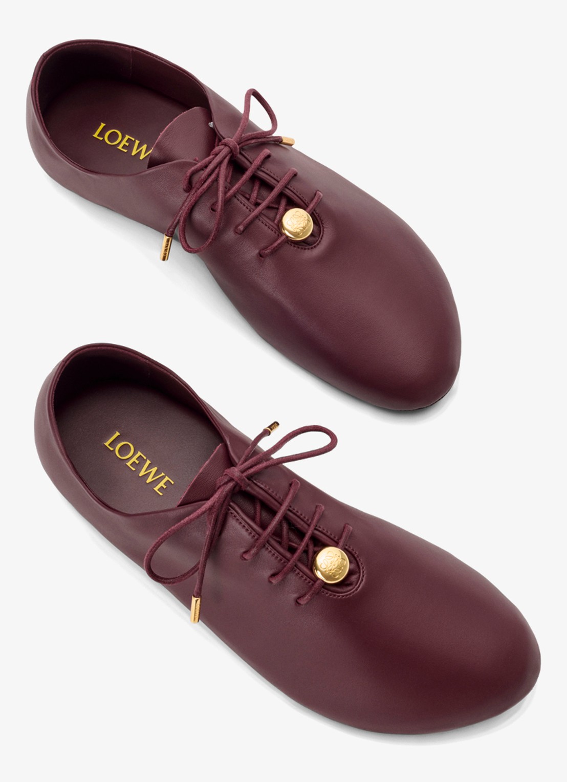 LOEWE Pebble Soft Lace-Up sneaker van kalfsleer - detail donkerrood