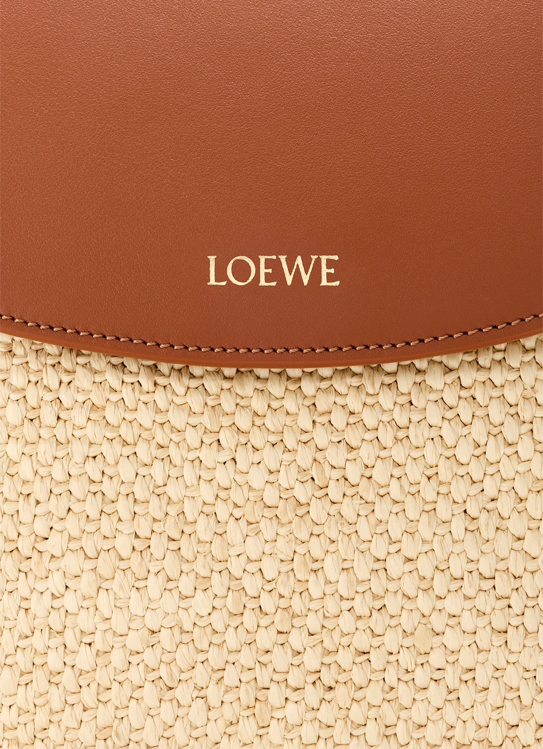 LOEWE Pescador Medium schoudertas van raffia met kalfsleren details - detail 5 beige