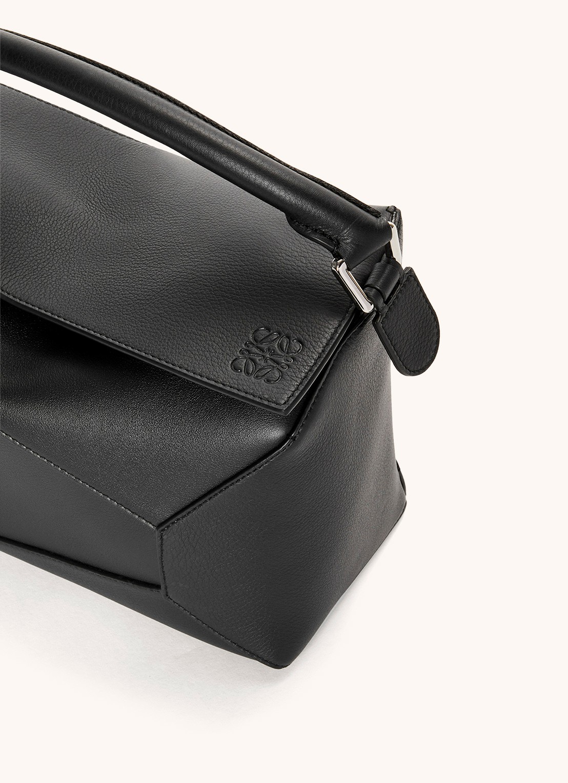 LOEWE Puzzle Edge handtas van kalfsleer - detail 4 zwart