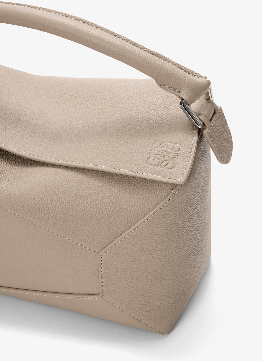 LOEWE Puzzle Edge Medium handtas van kalfsleer - detail 6 zand