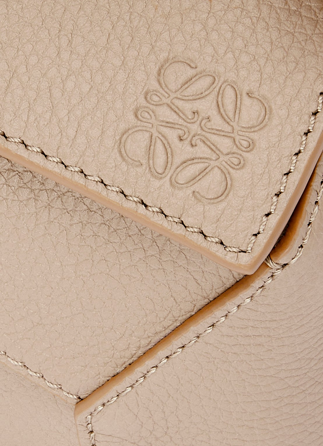LOEWE Puzzle Edge Mini handtas van kalfsleer - detail 6 zand