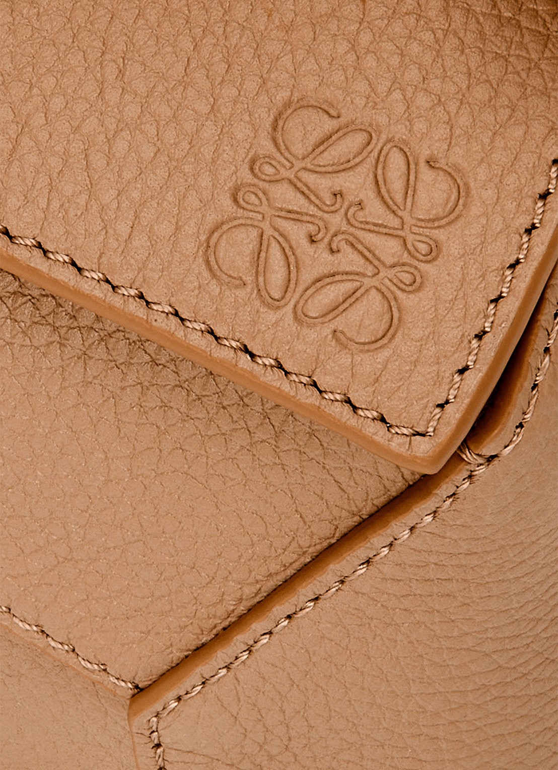 LOEWE Puzzle Edge Mini handtas van kalfsleer - detail 6 lichtbruin