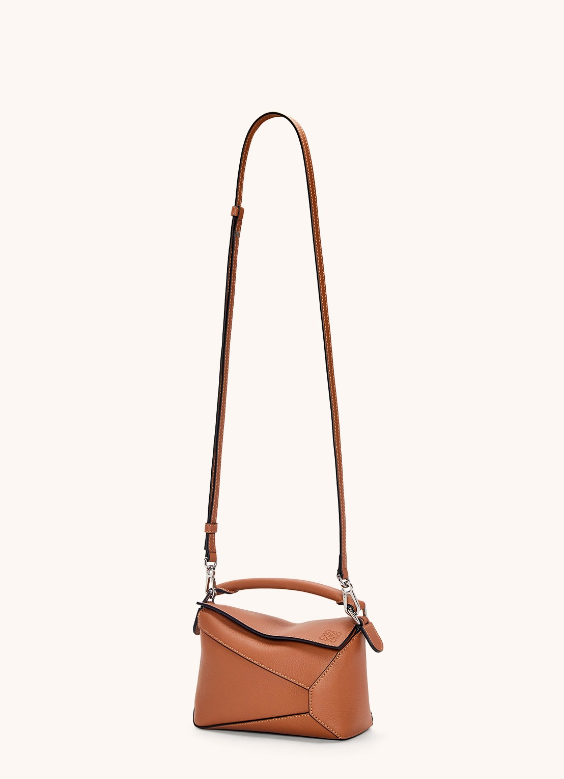 LOEWE Puzzle Edge Mini handtas van kalfsleer - detail 6 lichtbruin