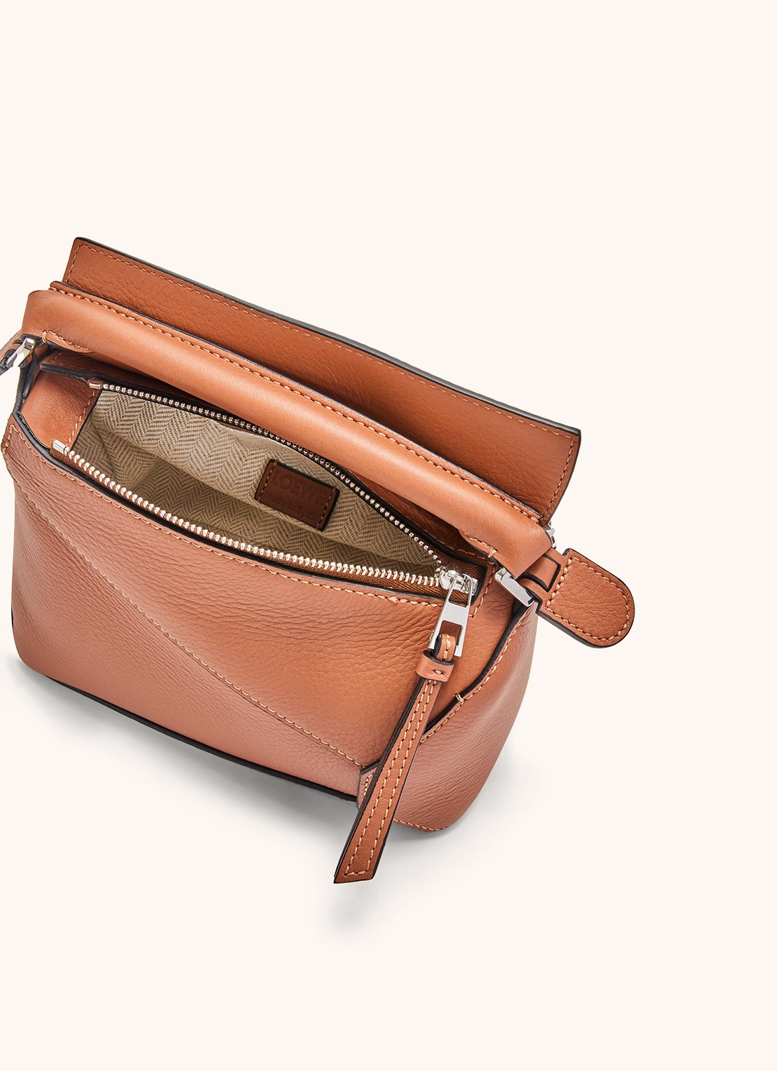 LOEWE Puzzle Edge Mini handtas van kalfsleer - detail 7 lichtbruin