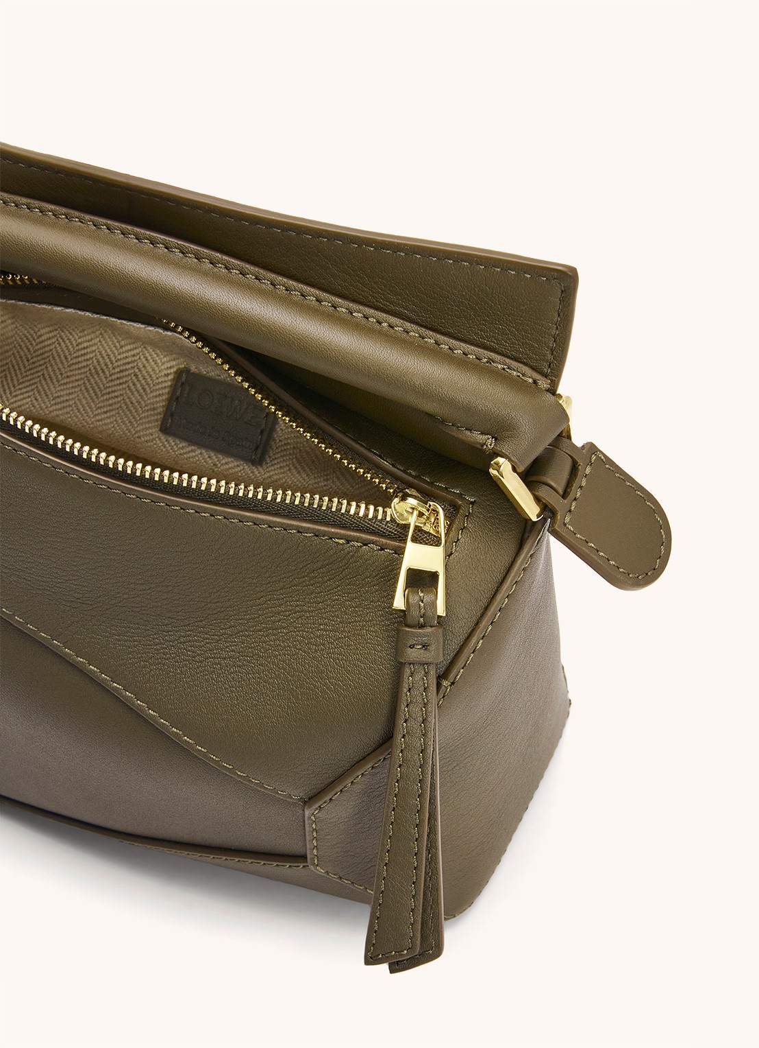 LOEWE Puzzle Edge Mini handtas van kalfsleer - detail 6 bronsgroen