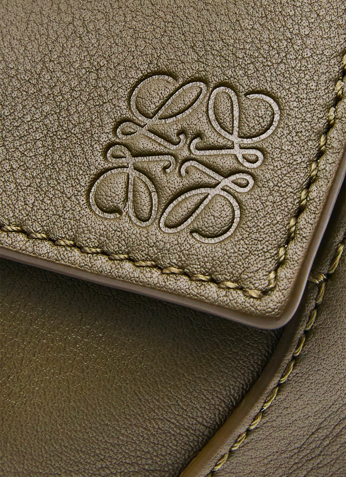 LOEWE Puzzle Edge Mini handtas van kalfsleer - detail 7 bronsgroen
