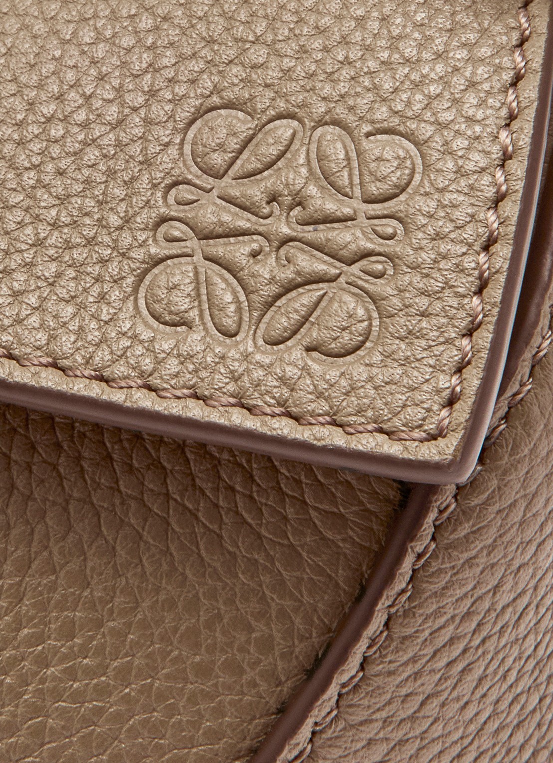 LOEWE Puzzle Edge Mini handtas van kalfsleer - detail 7 taupe