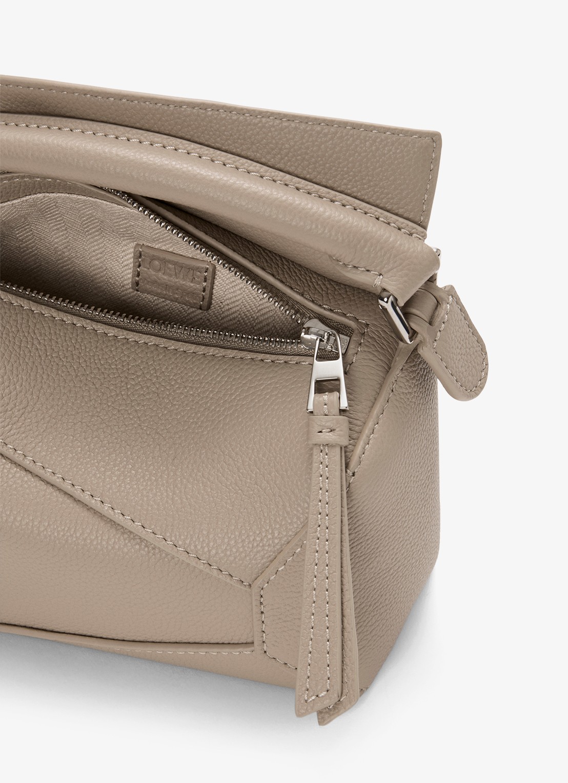 LOEWE Puzzle Edge Mini handtas van kalfsleer - detail 4 zand