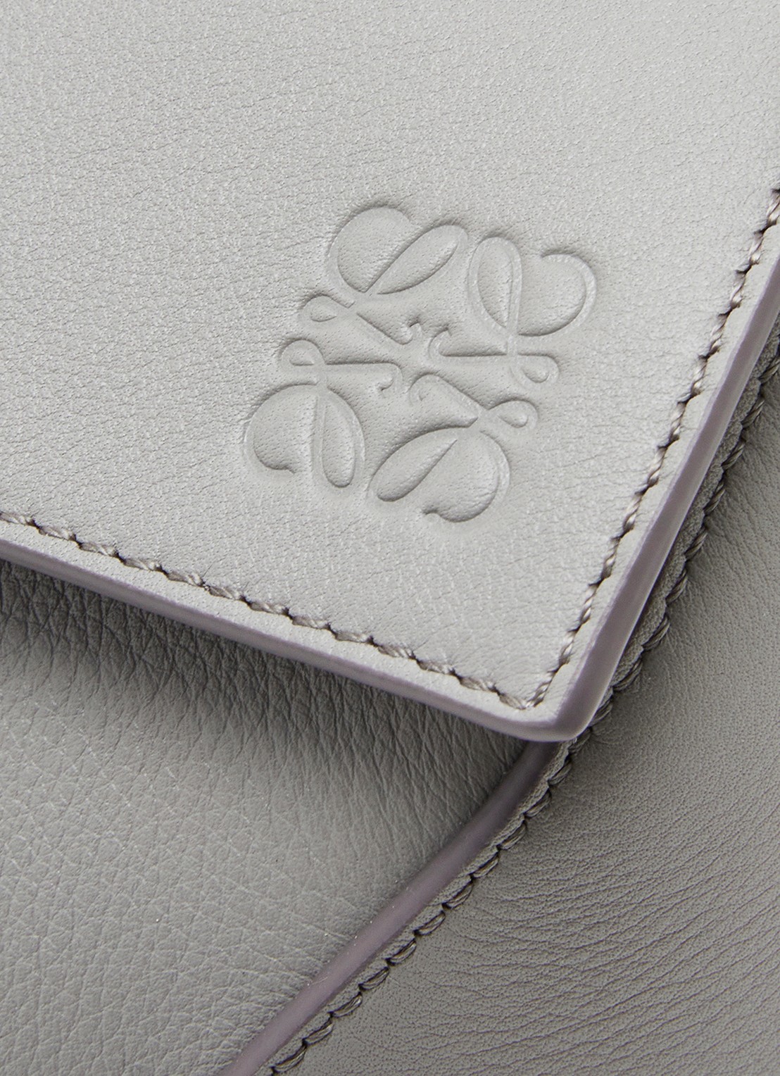 LOEWE Puzzle Edge Small crossbodytas van kalfsleer - detail 2 middengrijs