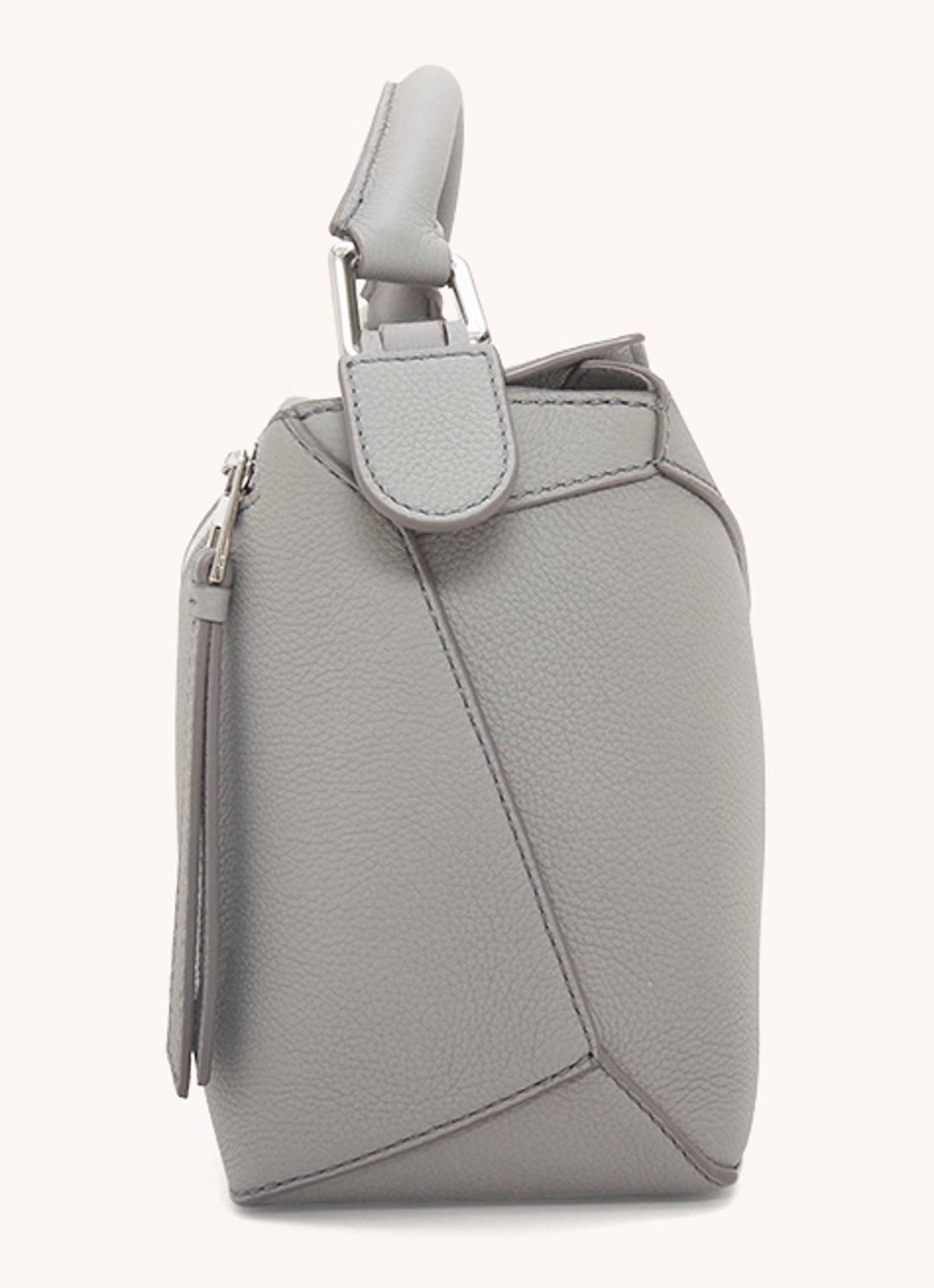 LOEWE Puzzle Edge Small handtas van kalfsleer - detail lichtgrijs