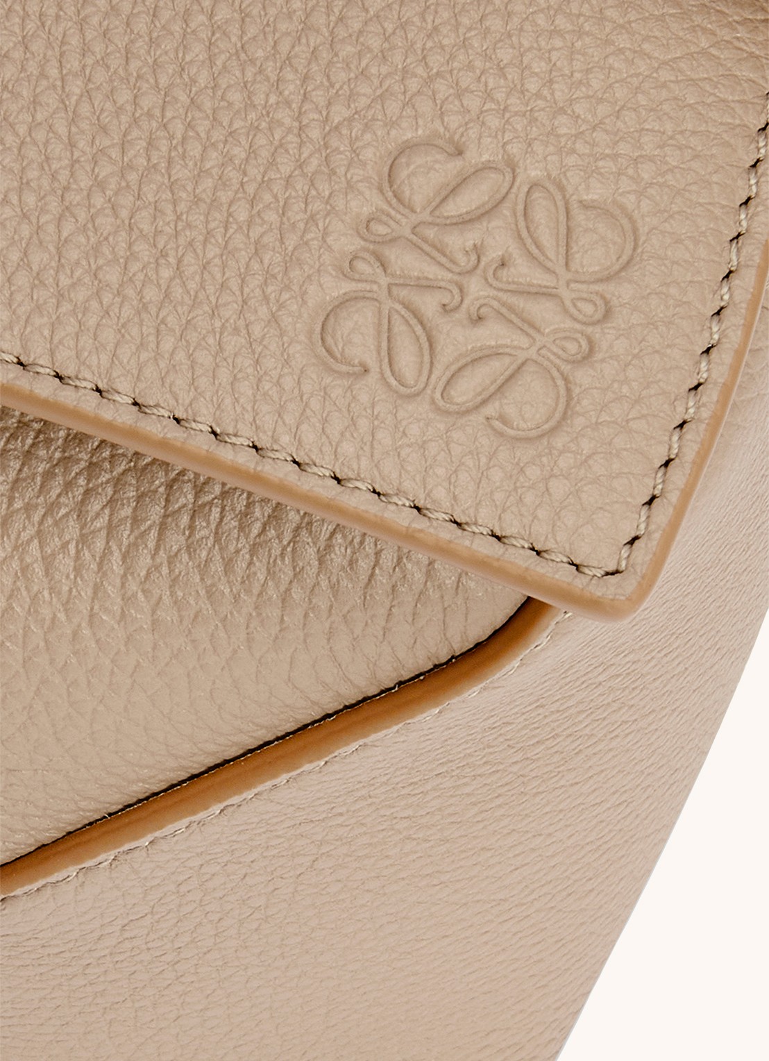 LOEWE Puzzle Edge Small handtas van kalfsleer - detail 7 zand