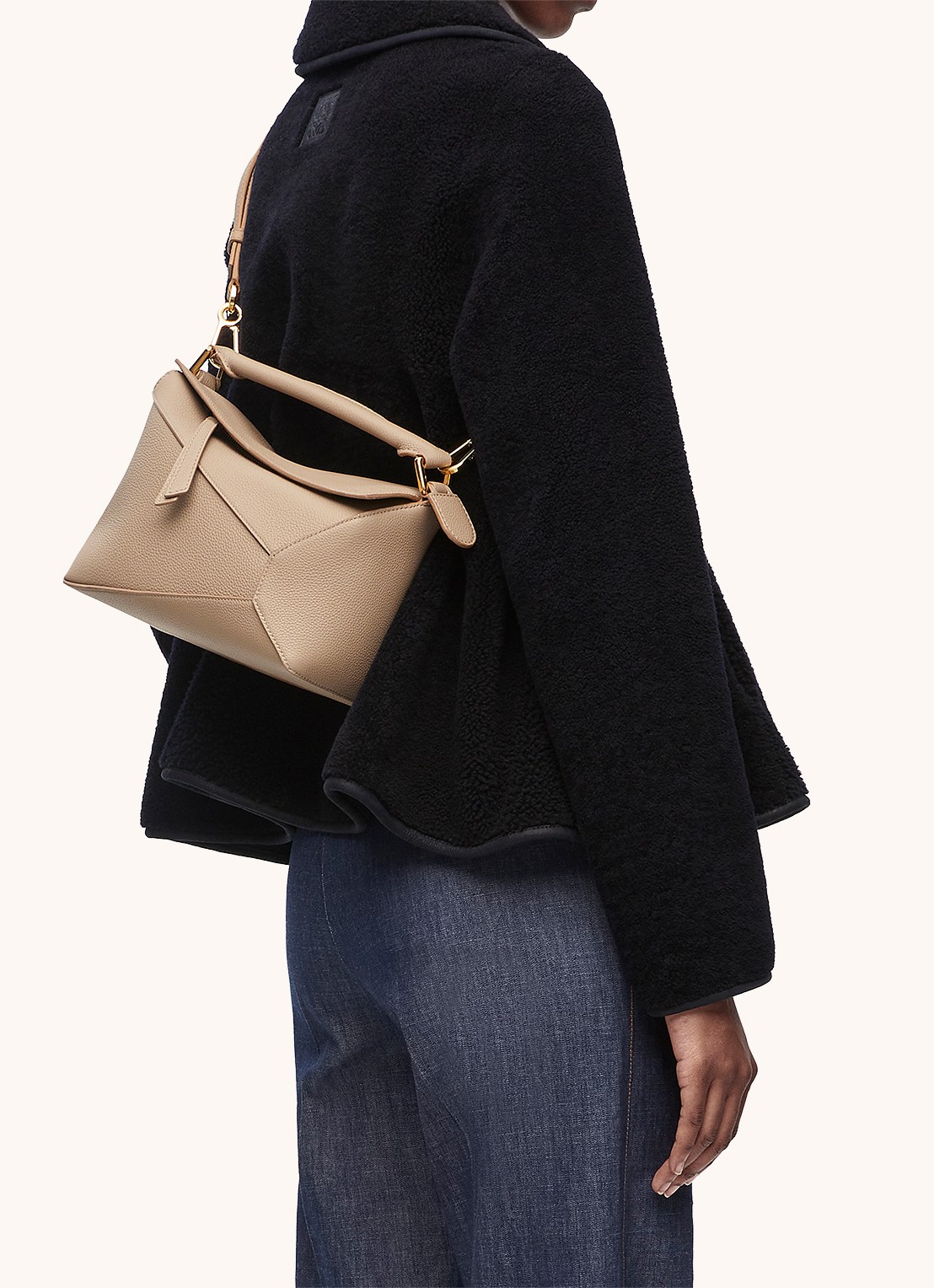 LOEWE Puzzle Edge Small handtas van kalfsleer - voorkant 2 zand