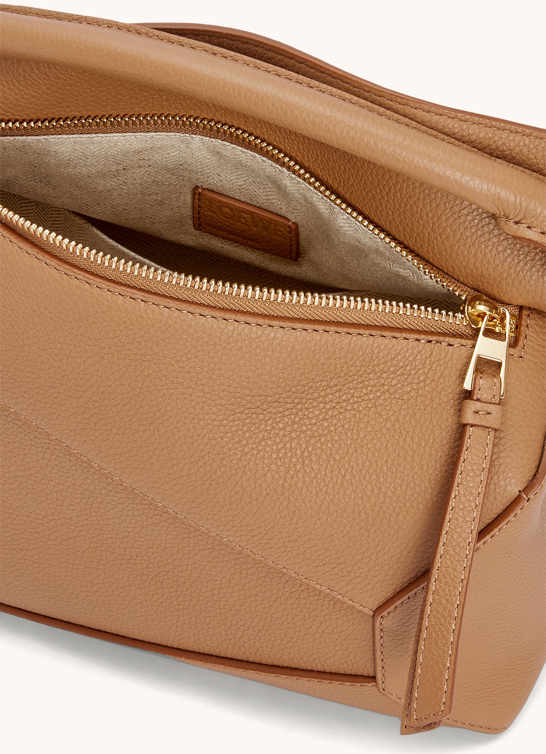 LOEWE Puzzle Edge Small handtas van kalfsleer - detail 3 lichtbruin
