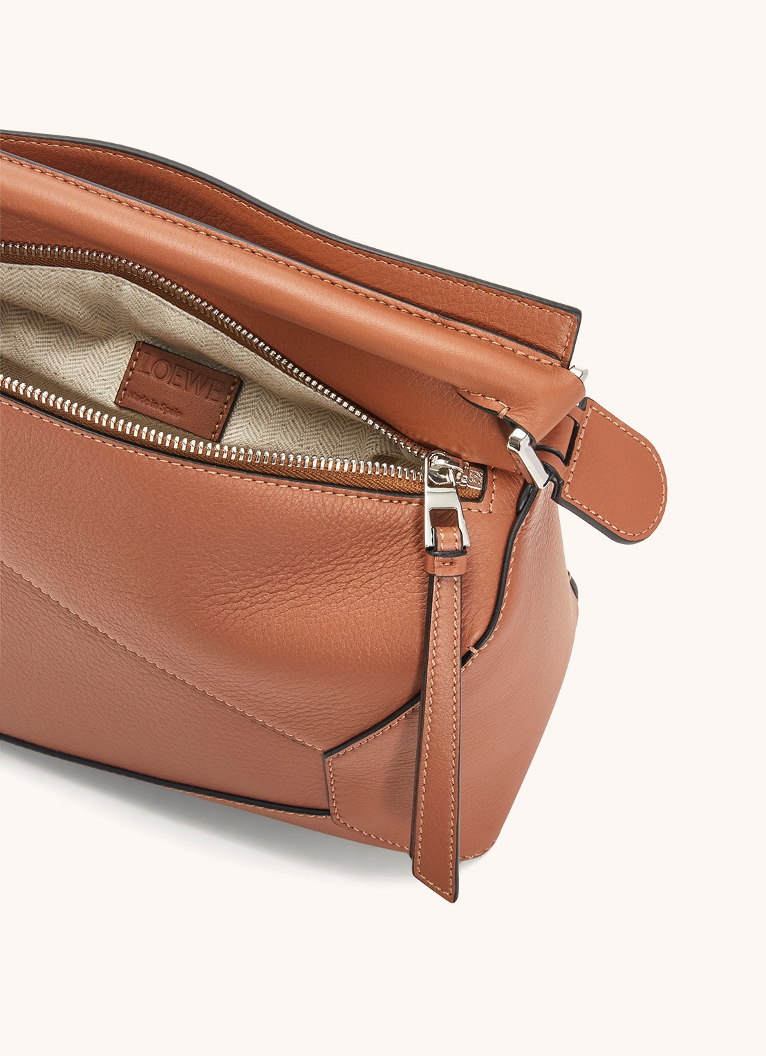 LOEWE Puzzle Edge Small handtas van kalfsleer - detail 6 lichtbruin