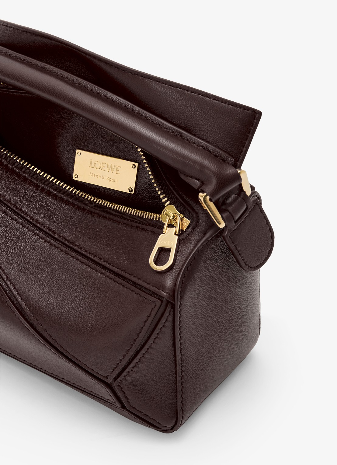 LOEWE Puzzle Featherlight Mini handtas van kalfsleer - detail 3 donkerbruin